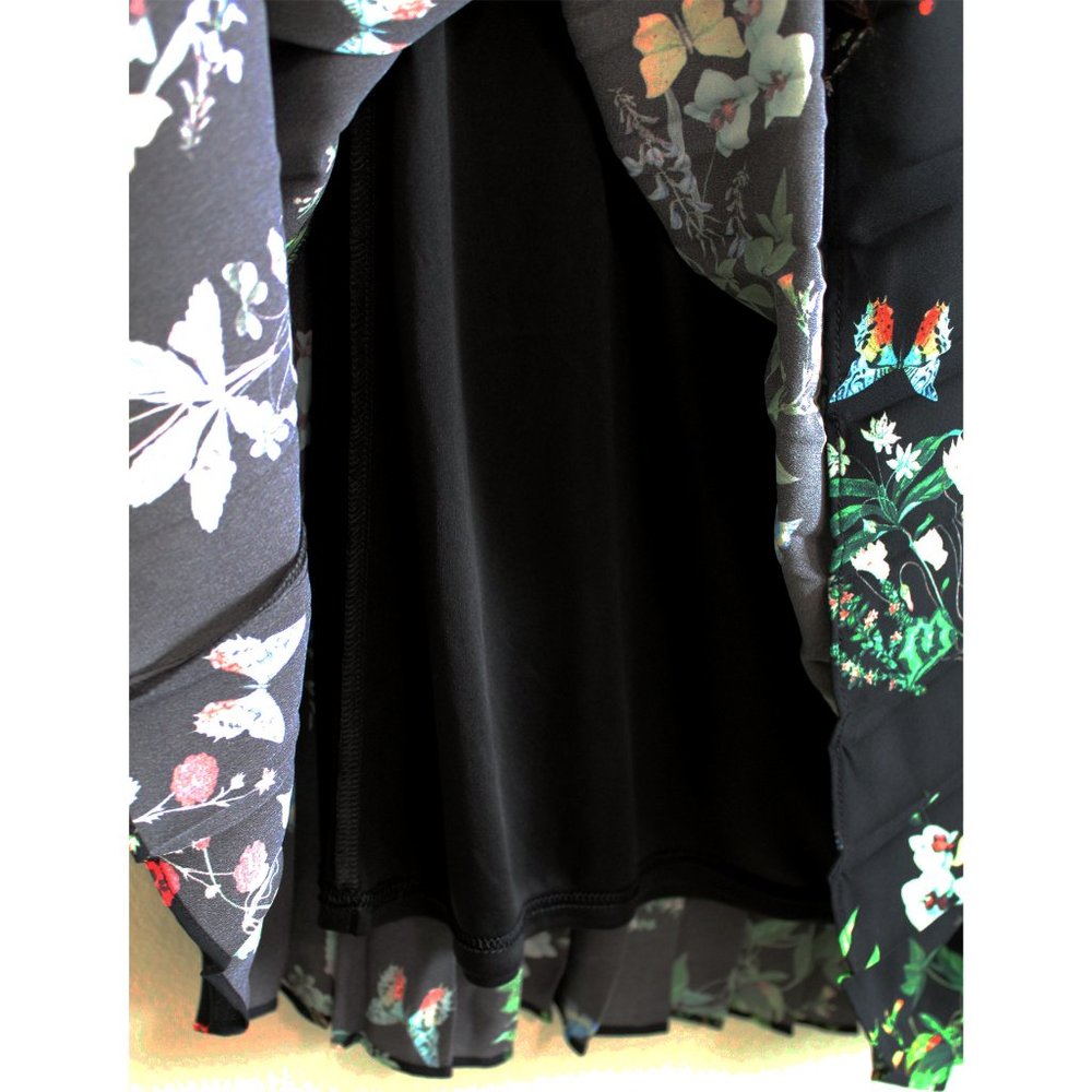 NWOT Express Floral print pleated black skirt - Picture 3 of 4